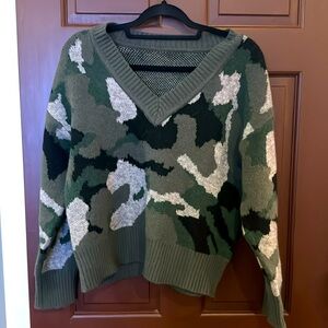 Gorgeous new without tags unbranded camo sweater. Size large.